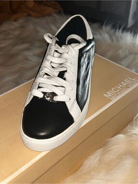 Michael Kors Black & White Leather Low-Top Sneaker
